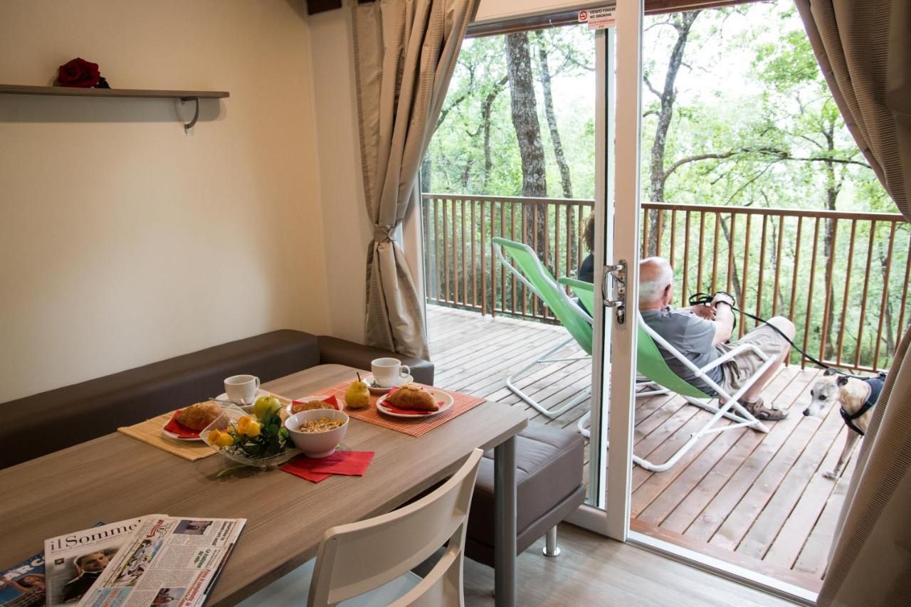 Cerquestra Camping Village Monte del Lago Extérieur photo