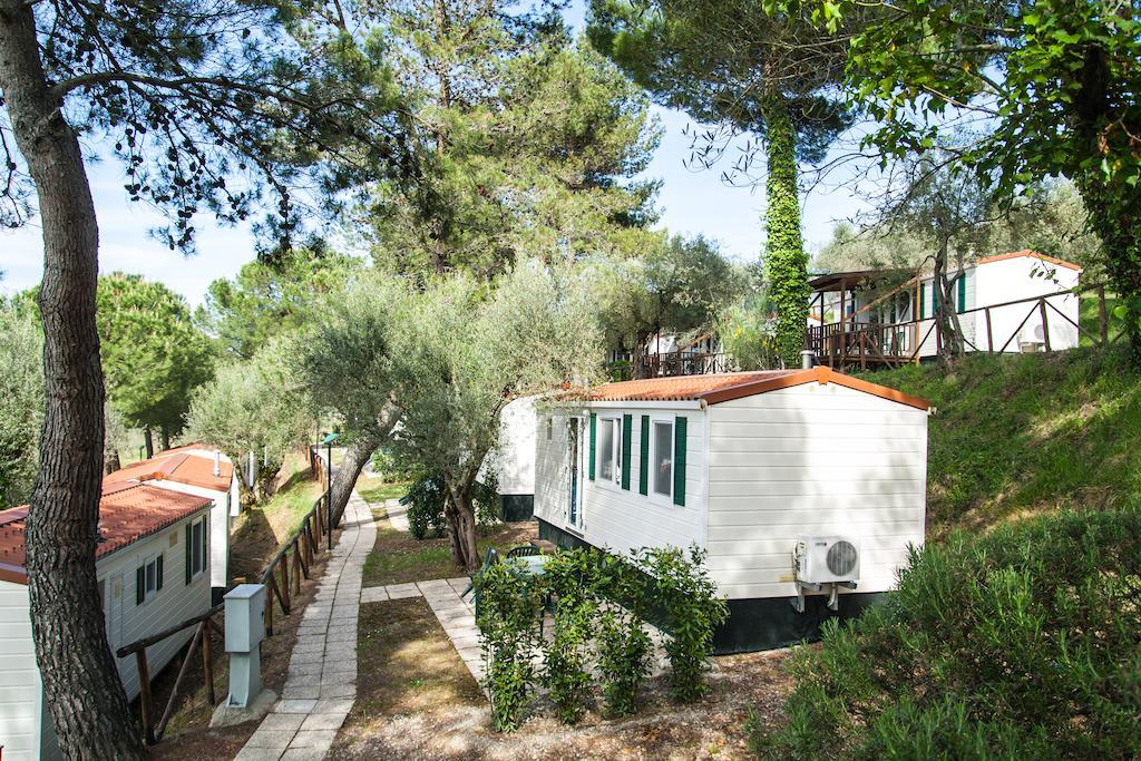 Cerquestra Camping Village Monte del Lago Chambre photo