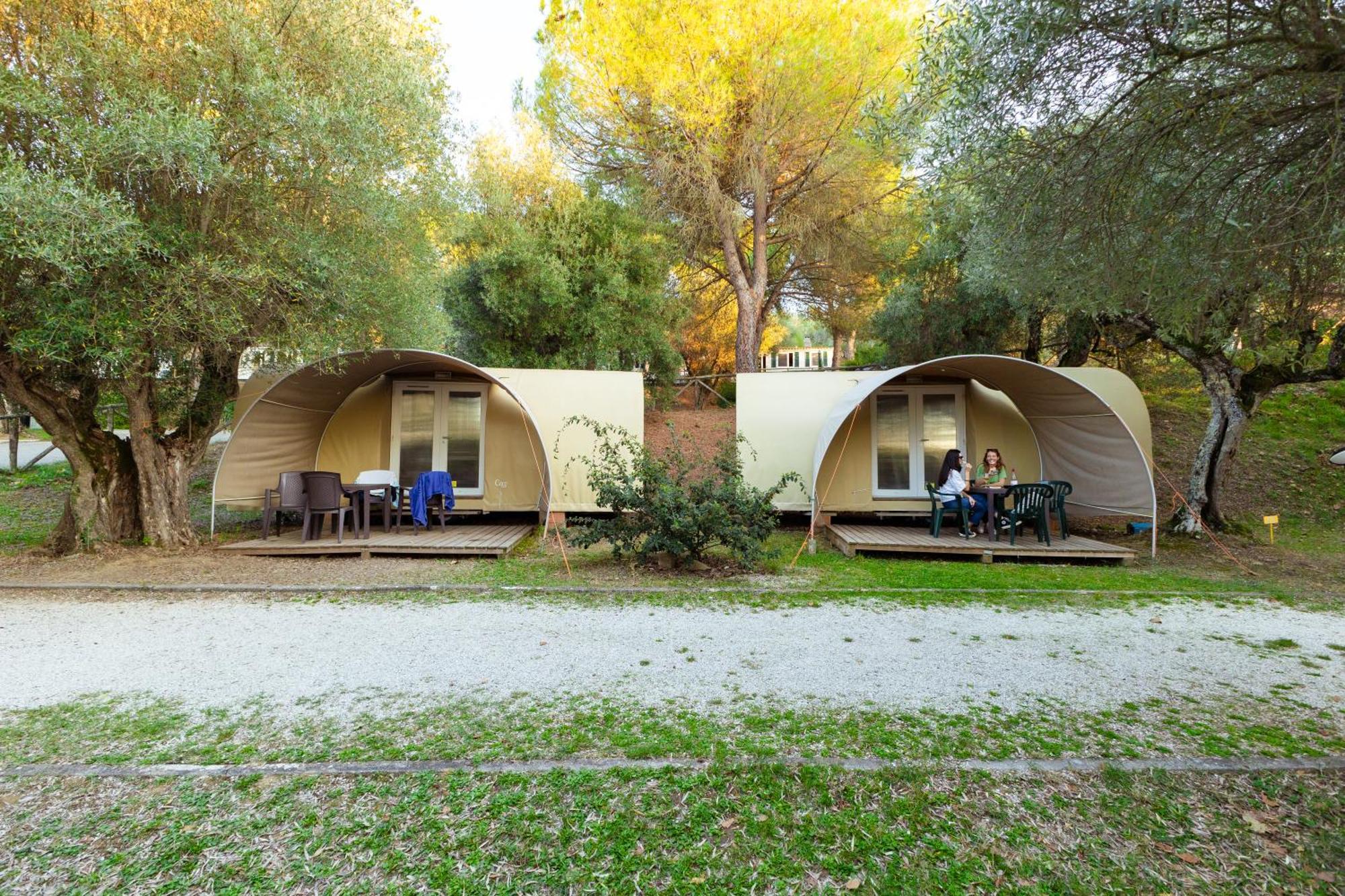 Cerquestra Camping Village Monte del Lago Extérieur photo