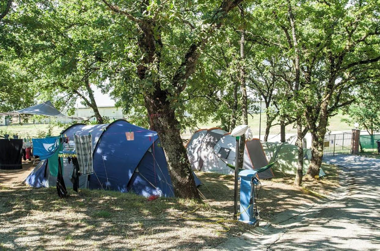 Cerquestra Camping Village Monte del Lago Extérieur photo