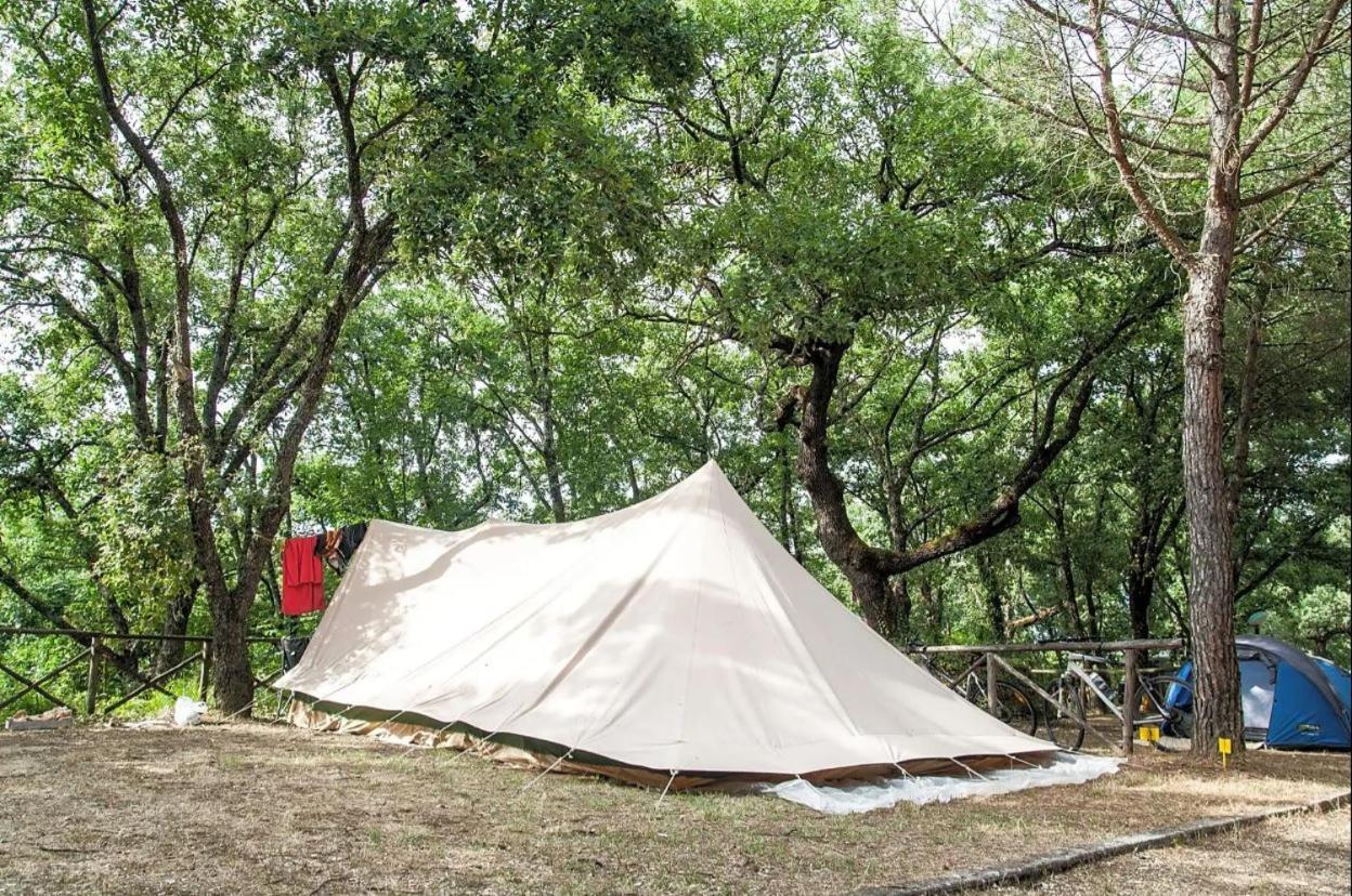 Cerquestra Camping Village Monte del Lago Extérieur photo
