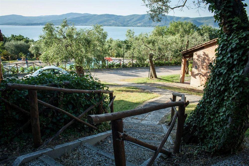 Cerquestra Camping Village Monte del Lago Extérieur photo