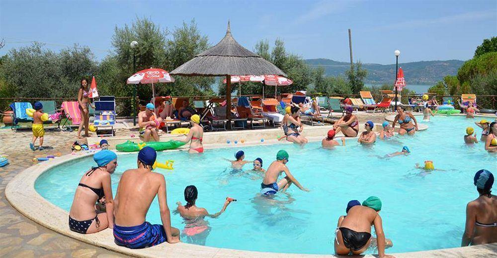 Cerquestra Camping Village Monte del Lago Extérieur photo