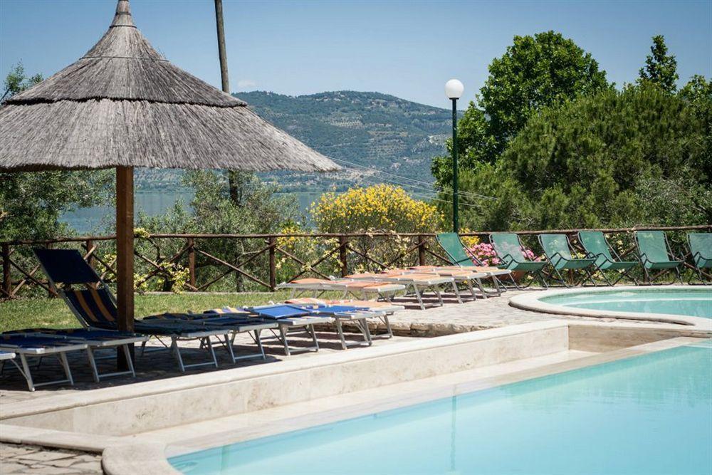 Cerquestra Camping Village Monte del Lago Extérieur photo