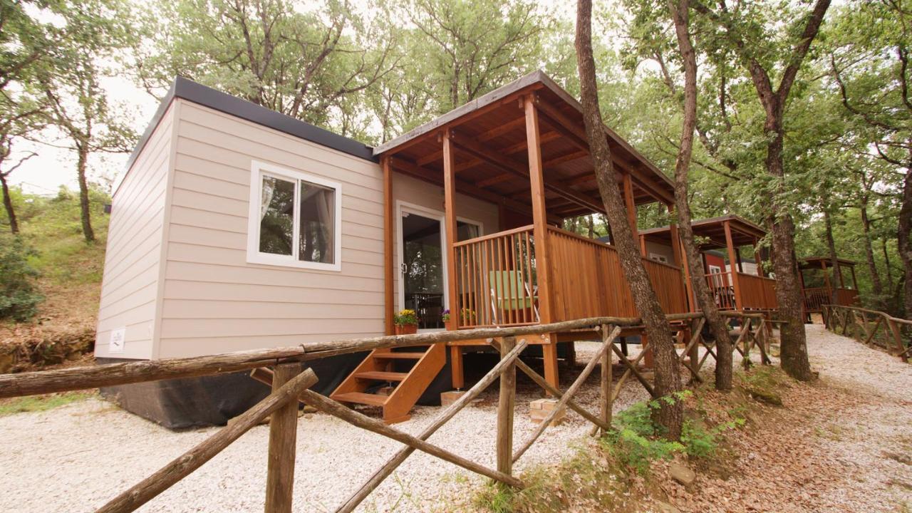 Cerquestra Camping Village Monte del Lago Extérieur photo