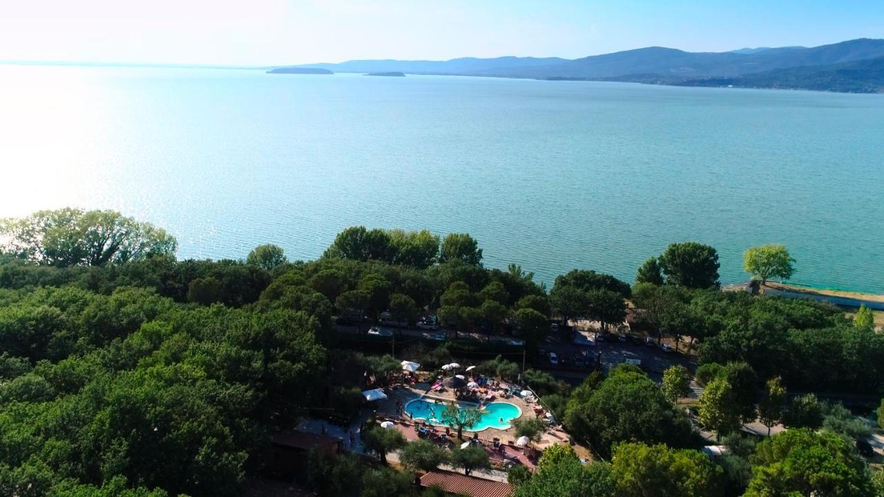 Cerquestra Camping Village Monte del Lago Extérieur photo